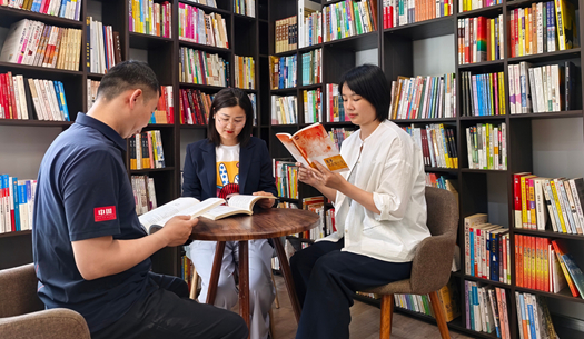 翻開(kāi)“城發(fā)”這本書(shū)，每一頁(yè)，都是鄭州的煙火與遠(yuǎn)方